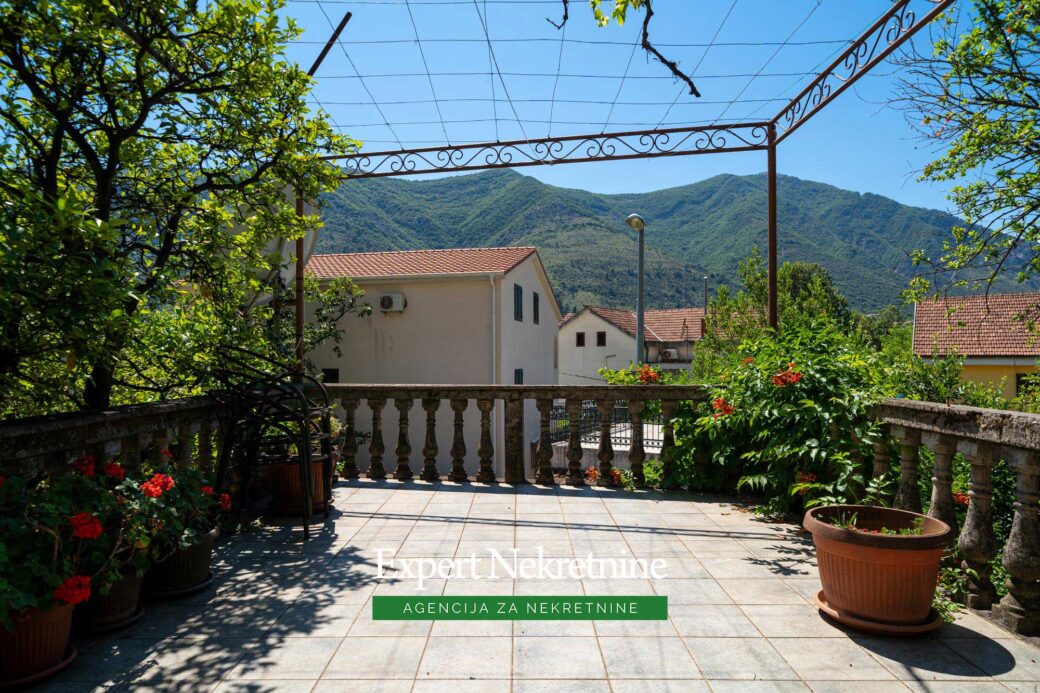 Stone house for sale in Kotor