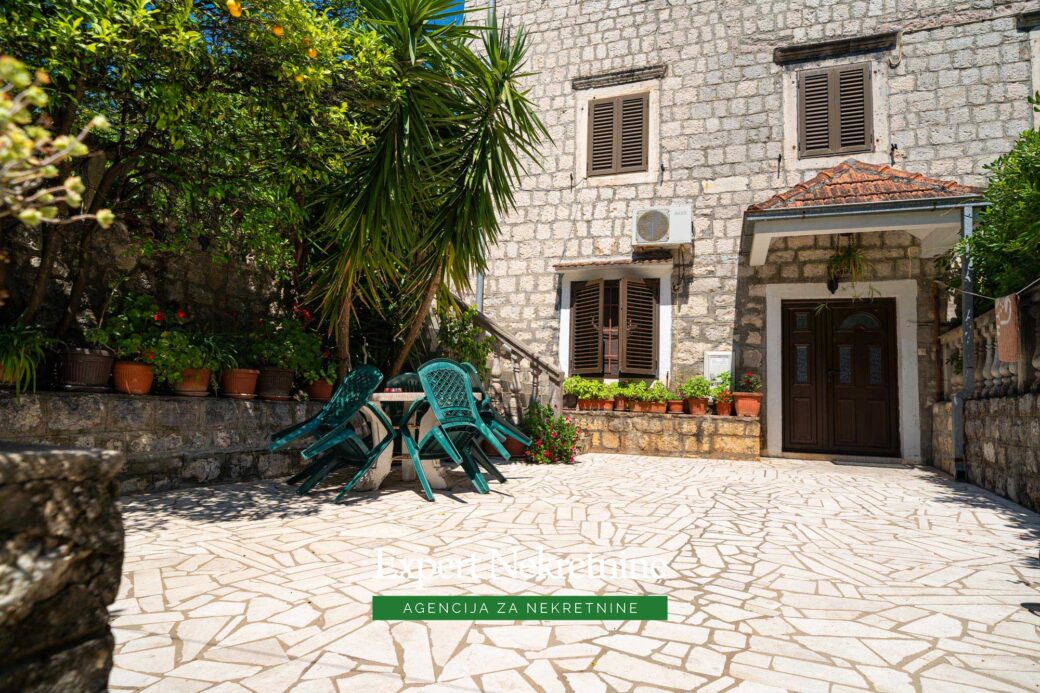 Stone house for sale in Kotor