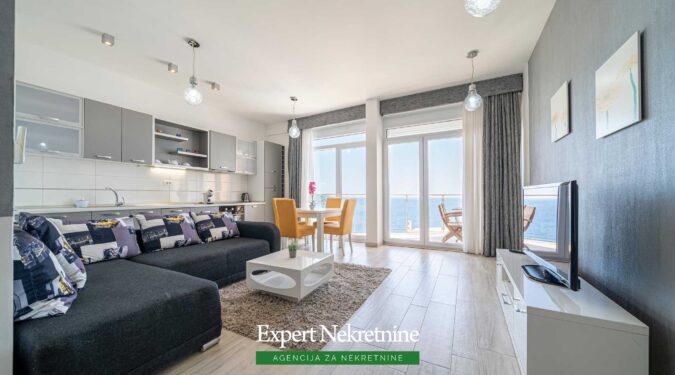 Apartment with swimming pool for sale in Bar