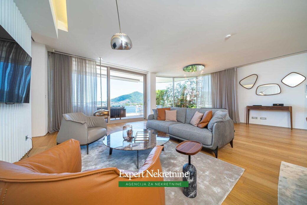 Luxury penthouse for sale in Dukley Gardens