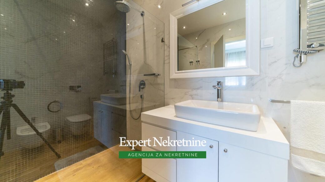 Prodaje se apartman u Budvi