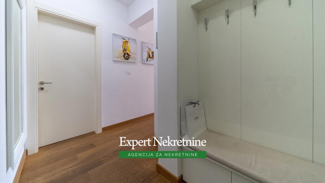 Prodaje se apartman u Budvi