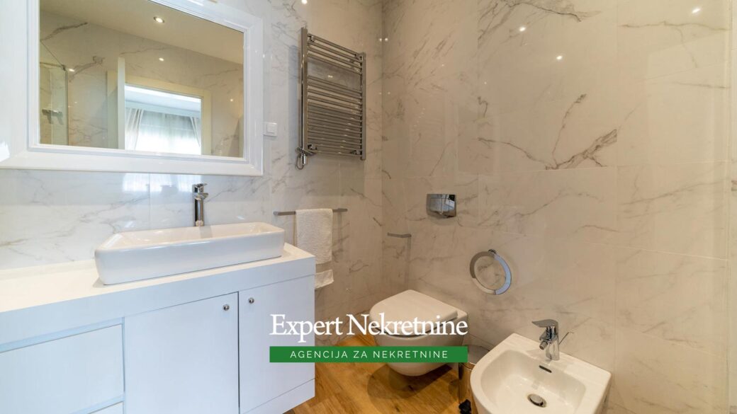Prodaje se apartman u Budvi