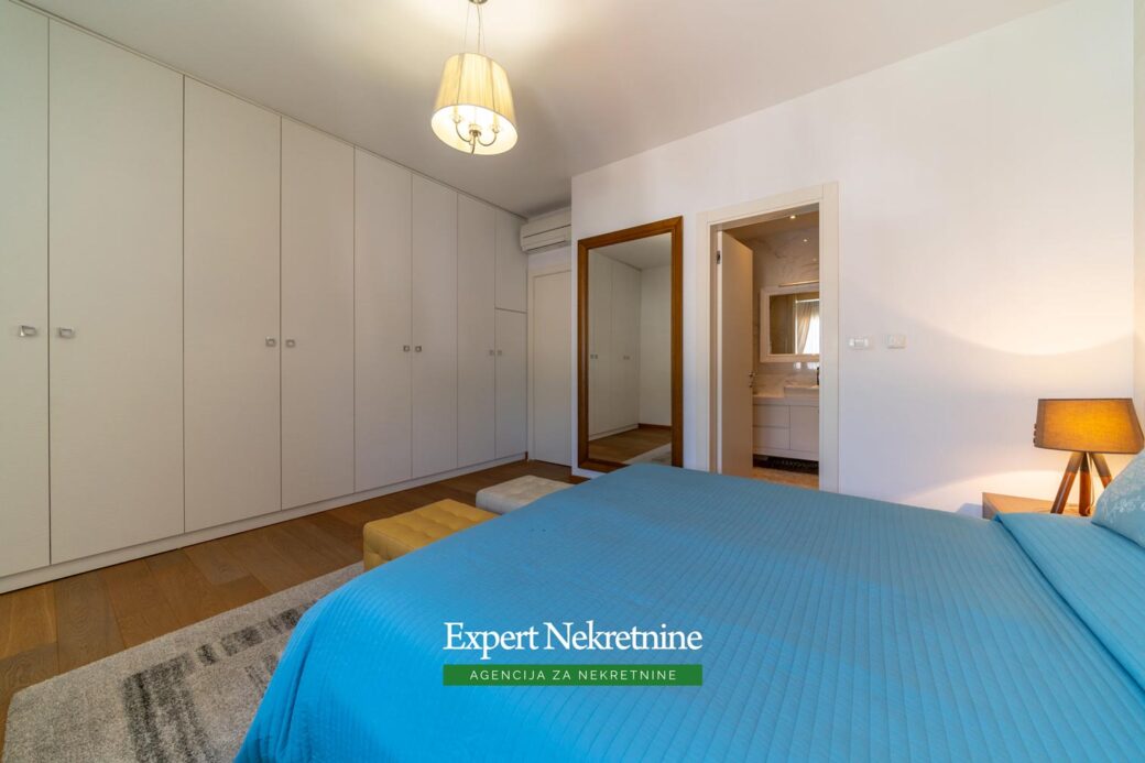 Prodaje se apartman u Budvi