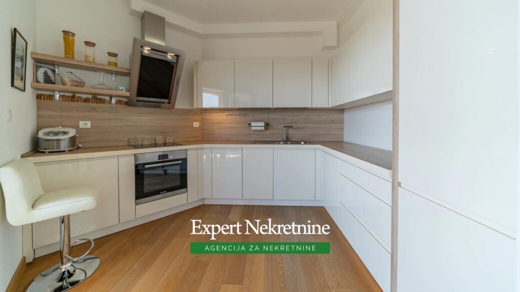 Prodaje se apartman u Budvi