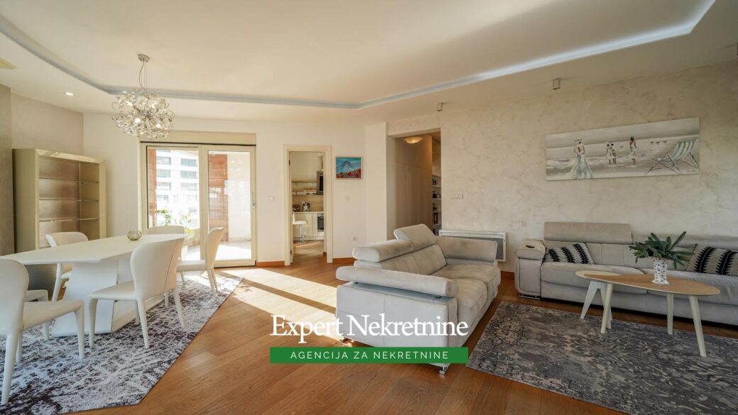 Prodaje se apartman u Budvi