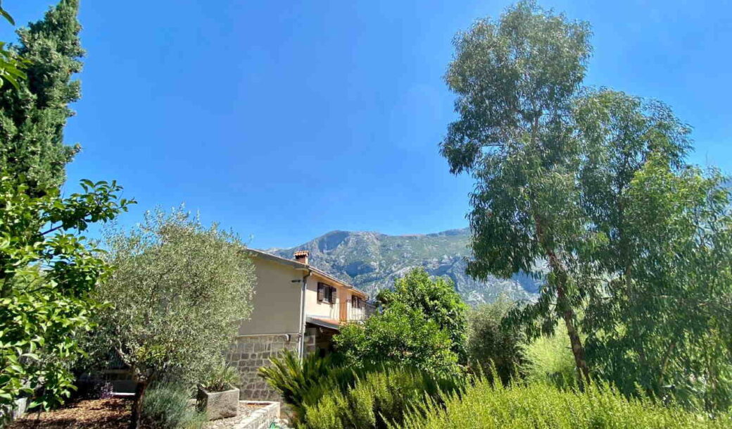 kotor-prcanj-house-232-sqm-land-plot-580-sqm-montenegro-for-sale-H-02246 (10)