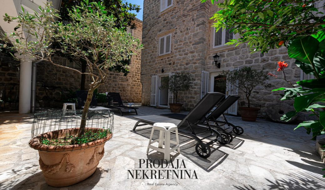 kotor-perast-villa-208-sqm-montenegro-for-sale-V-02548 (46)