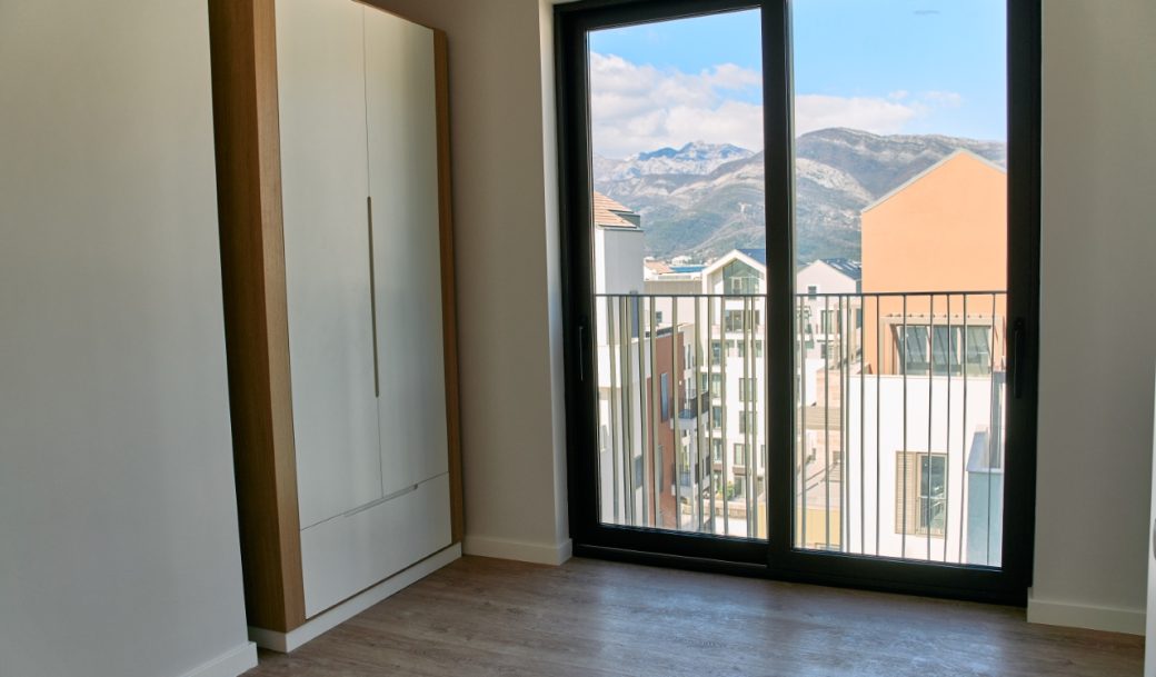 tivat-center-boka-place-apartment-102-sqm-montenegro-for-sale-A-02783 (12)