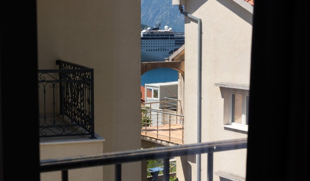 kotor-dobrota-apartment-one-bedroom-52-sqm-montenegro-for-sale-A-02808 (8)
