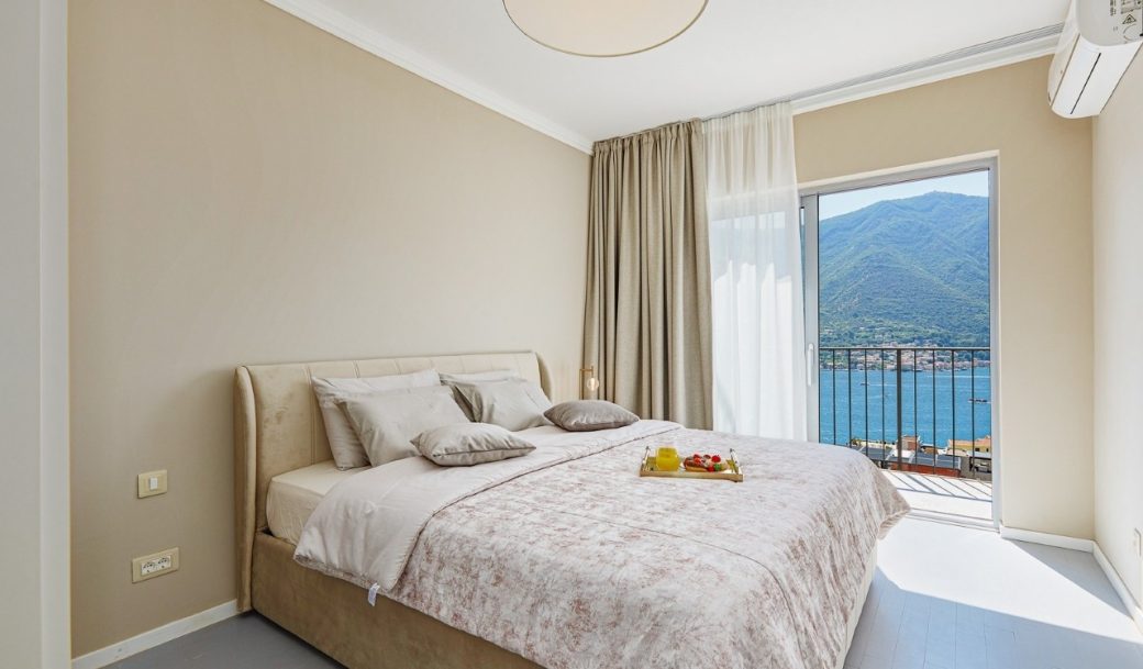 kotor-dobrota-apartment-three-bedroom-158-sqm-montenegro-for-sale-A-02830 (14)