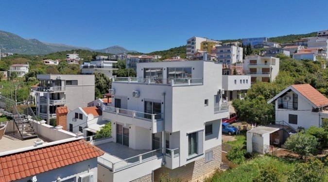 vila na prodaju u hladnoj uvali