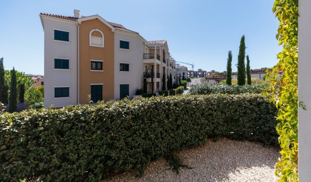 tivat-lustica-bay-centrale-apartment-50-sqm-courtyard-23-sqm-montenegro-for-sale-A-02986 (10)