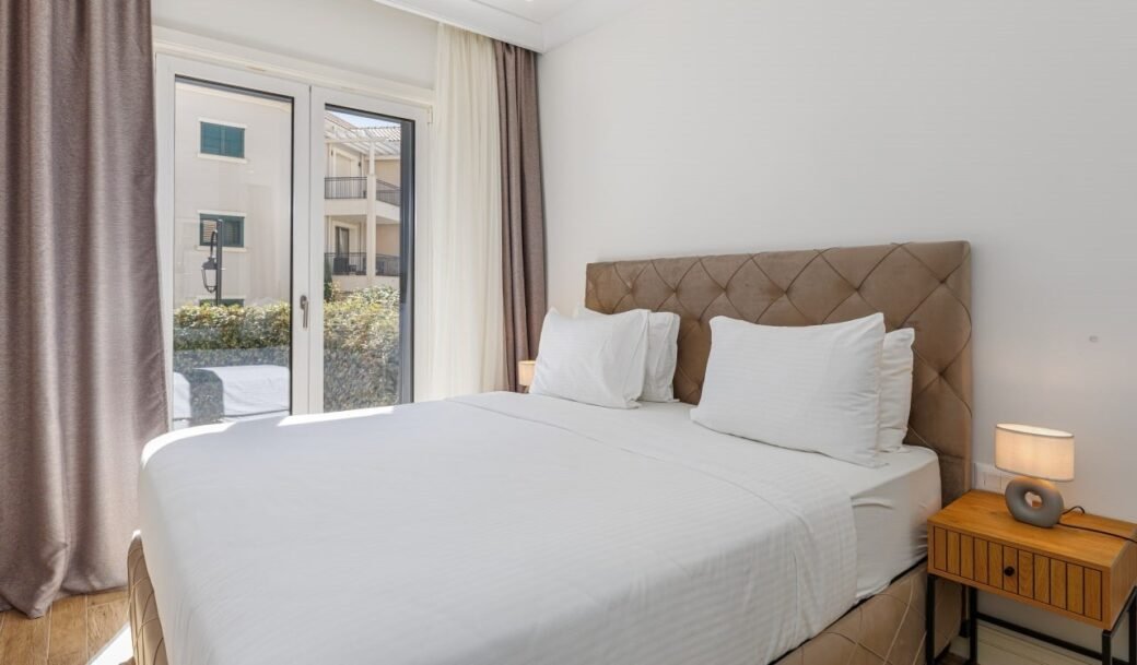 tivat-lustica-bay-centrale-apartment-50-sqm-courtyard-23-sqm-montenegro-for-sale-A-02986 (13)