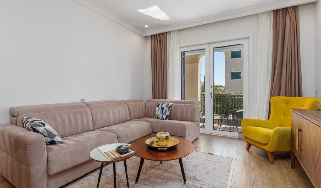 tivat-lustica-bay-centrale-apartment-50-sqm-courtyard-23-sqm-montenegro-for-sale-A-02986 (14)