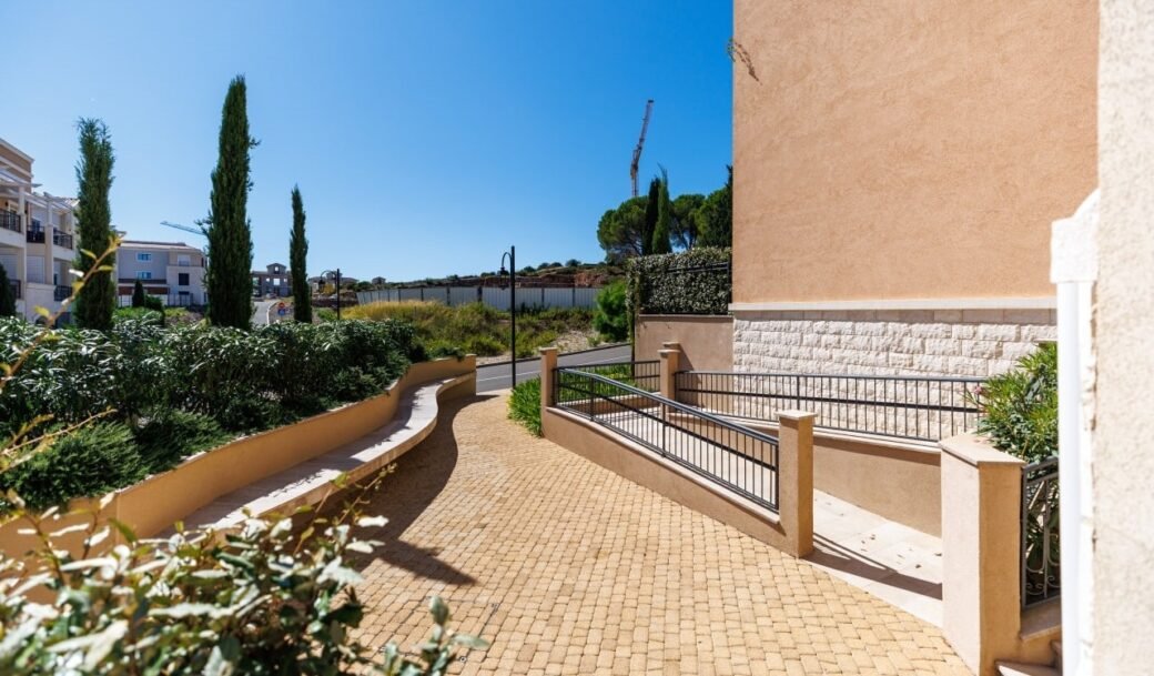 tivat-lustica-bay-centrale-apartment-50-sqm-courtyard-23-sqm-montenegro-for-sale-A-02986 (5)