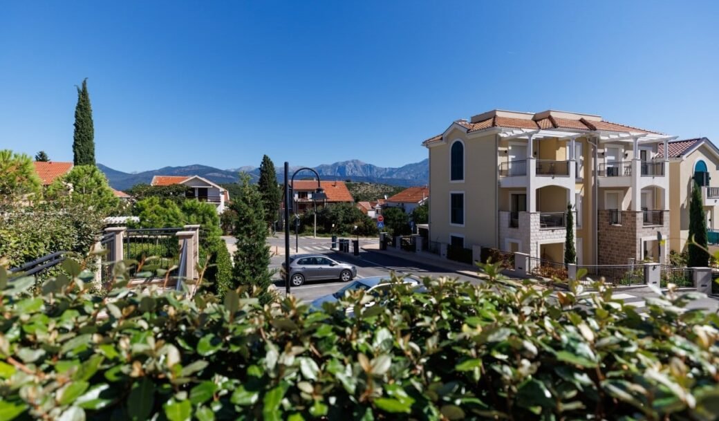 tivat-lustica-bay-centrale-apartment-50-sqm-courtyard-23-sqm-montenegro-for-sale-A-02986 (7)
