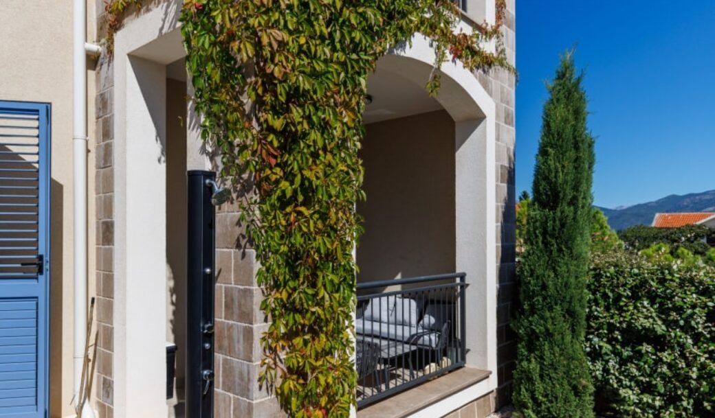 tivat-lustica-bay-centrale-apartment-50-sqm-courtyard-23-sqm-montenegro-for-sale-A-02986 (8)