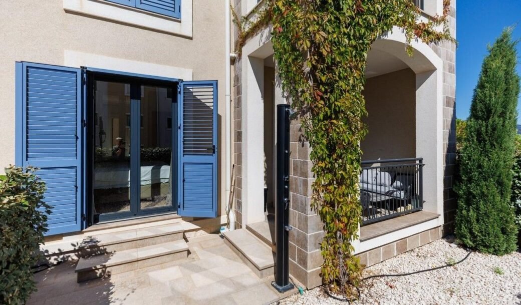 tivat-lustica-bay-centrale-apartment-courtyard-montenegro-for-sale-A-02986 (4)