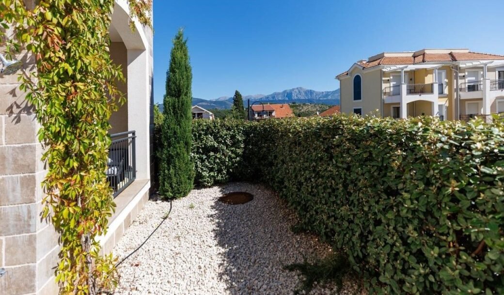 tivat-lustica-bay-centrale-apartment-courtyard-montenegro-for-sale-A-02986 (6)