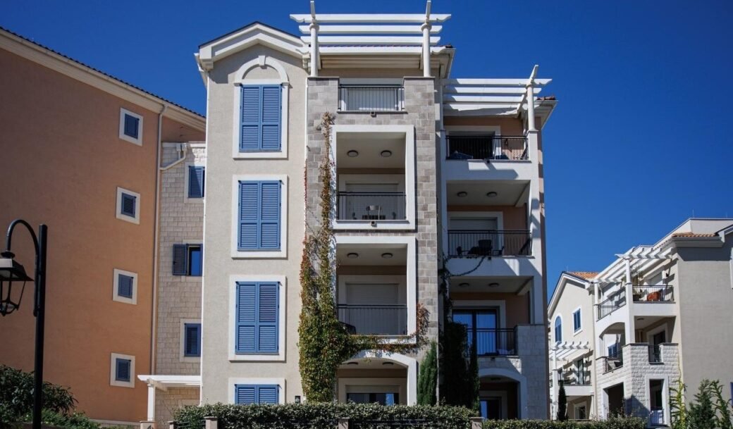 tivat-lustica-bay-centrale-apartment-courtyard-montenegro-for-sale-A-02986 (9)