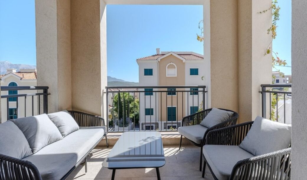 tivat-lustica-bay-centrale-apartment-one-bedroom-50-sqm-montenegro-for-sale-A-02992 (2)