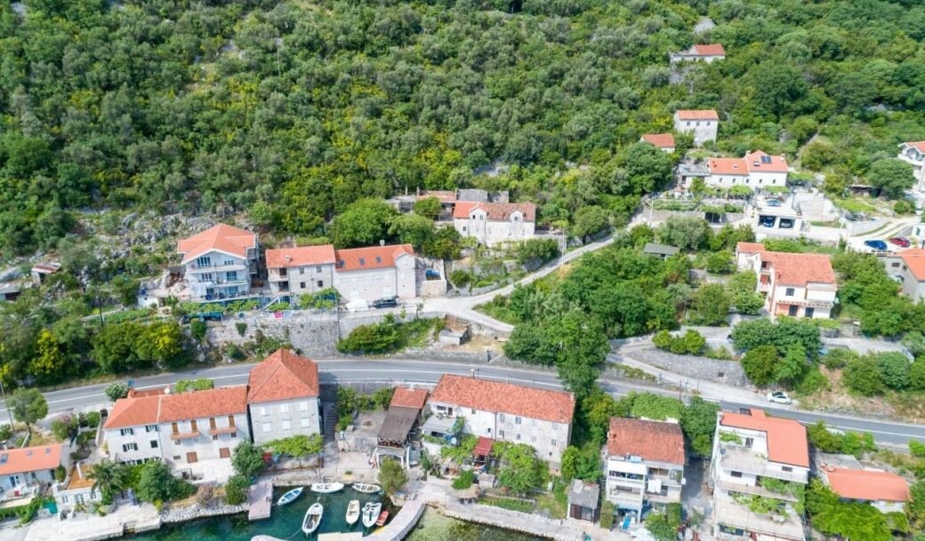 kotor-drazin-vrt-stone-houses-62-sqm-56-sqm-land-plot-1938-sqm-montenegro-for-sale-H-03049 (8)