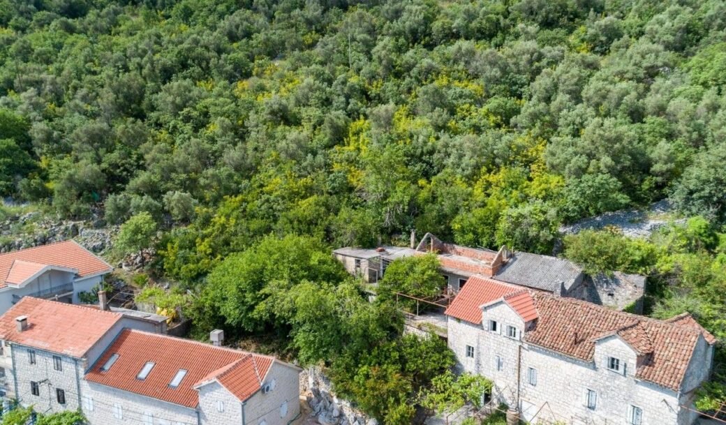 kotor-drazin-vrt-stone-houses-62-sqm-56-sqm-land-plot-1938-sqm-montenegro-for-sale-H-03049 (9)