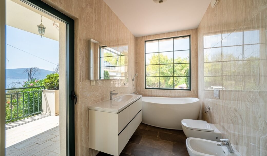 tivat-donja-lastva-villa-three-bedroom-240-sqm-montenegro-for-sale-V-03085 (15)