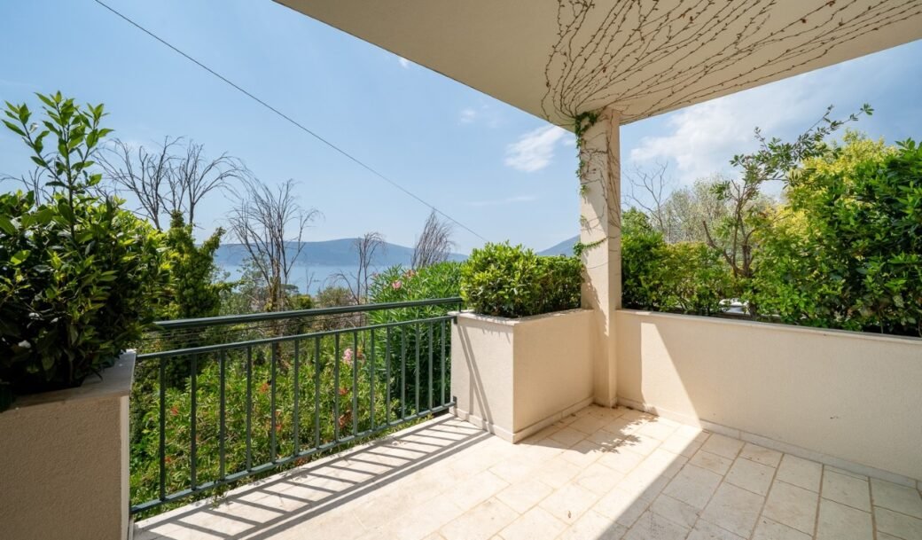 tivat-donja-lastva-villa-three-bedroom-240-sqm-montenegro-for-sale-V-03085 (16)