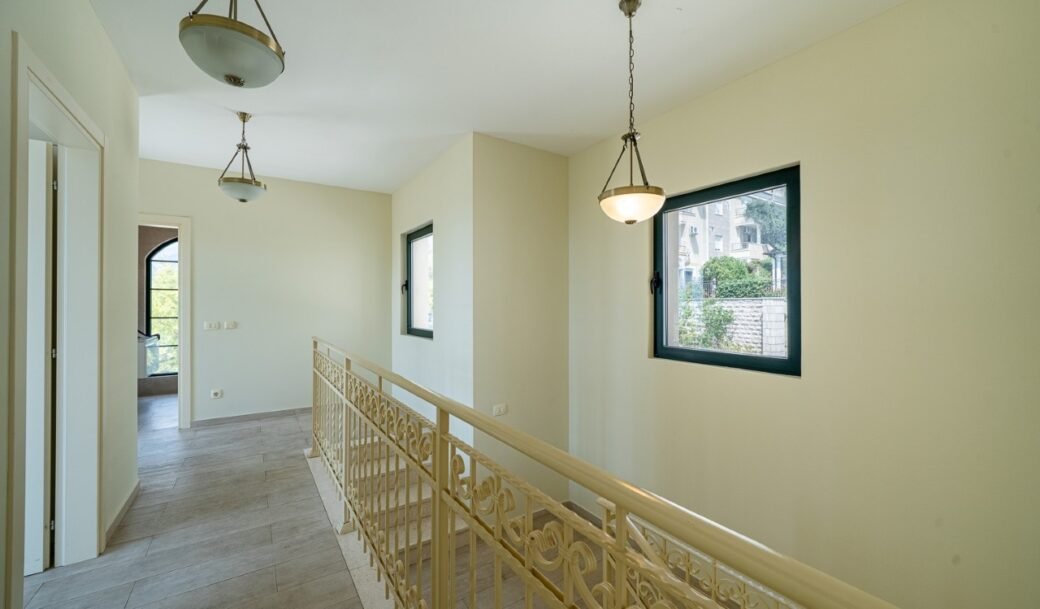 tivat-donja-lastva-villa-three-bedroom-240-sqm-montenegro-for-sale-V-03085 (19)