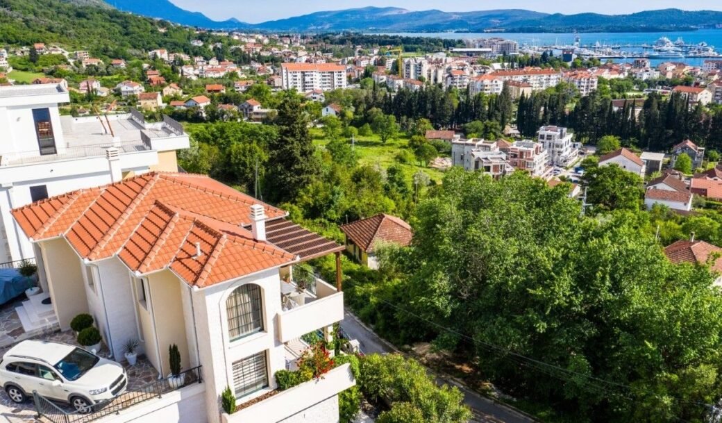tivat-donja-lastva-villa-three-bedroom-240-sqm-montenegro-for-sale-V-03085 (21)