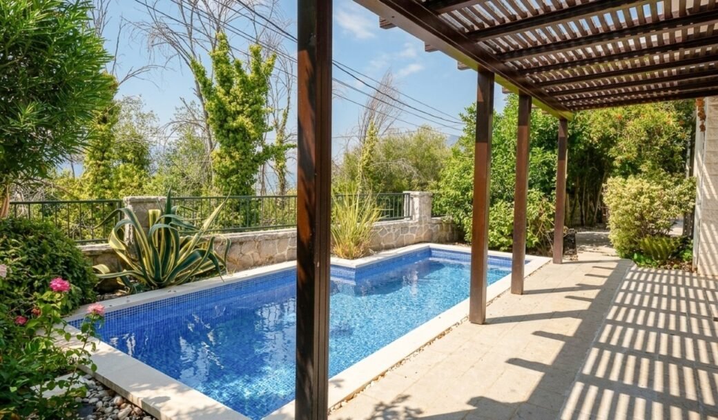 tivat-donja-lastva-villa-three-bedroom-240-sqm-montenegro-for-sale-V-03085 (3)
