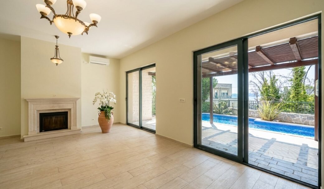 tivat-donja-lastva-villa-three-bedroom-240-sqm-montenegro-for-sale-V-03085 (8)