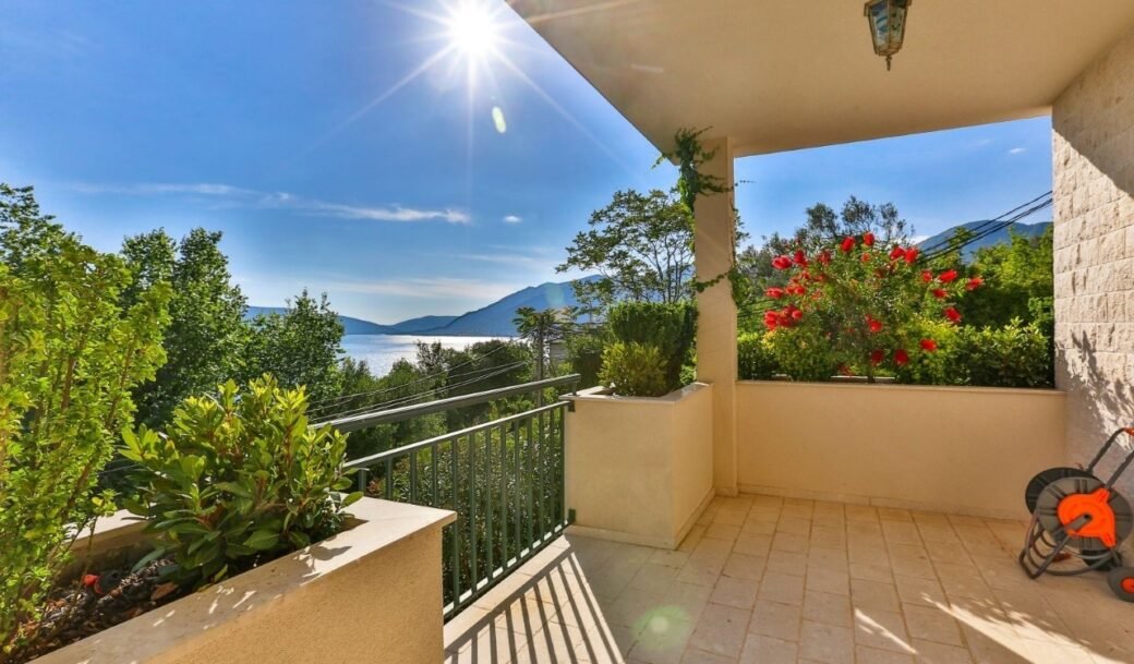 tivat-donja-lastva-villa-three-bedroom-240-sqm-montenegro-for-sale-V-03085 (8)