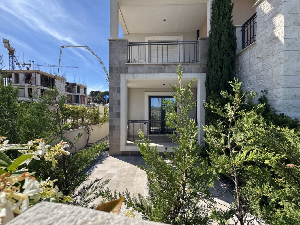 tivat-lustica-bay-centrale-apartment-two-bedroom-85-sqm-terrace-80-sqm-montenegro-for-sale-A-03147 (10)