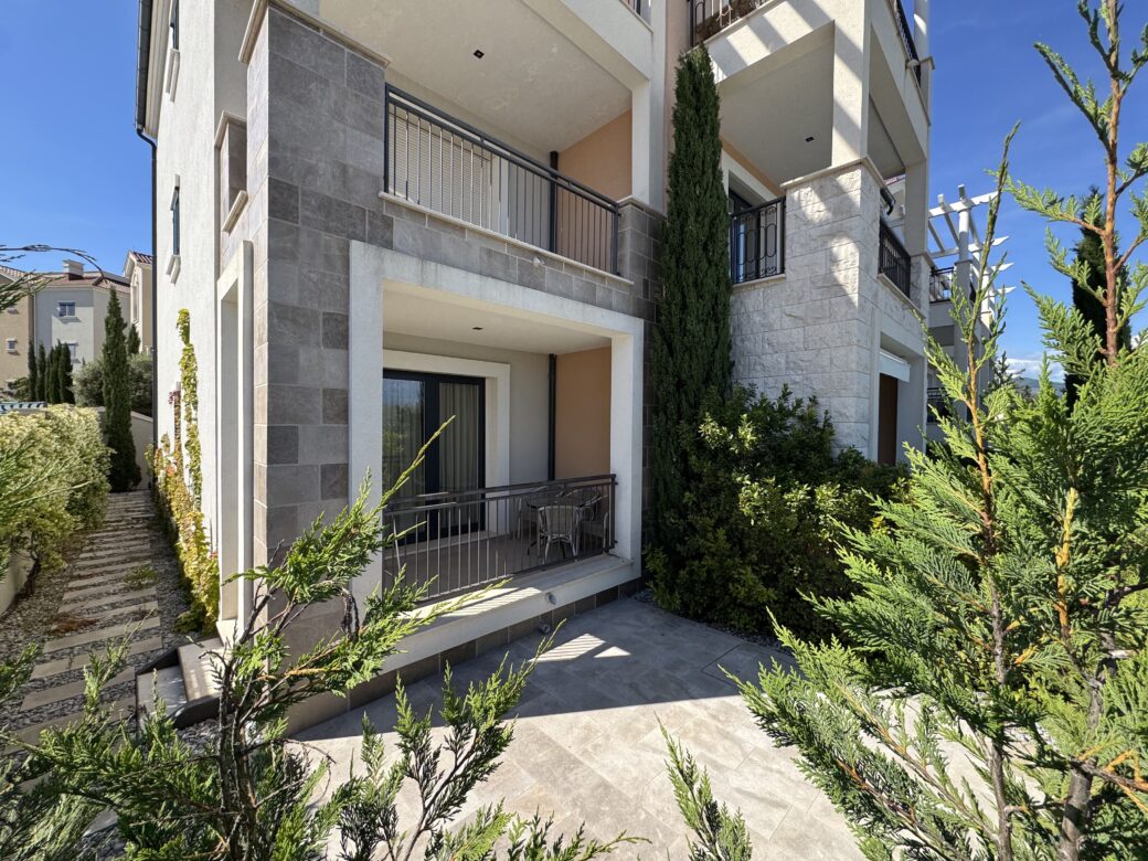 tivat-lustica-bay-centrale-apartment-two-bedroom-85-sqm-terrace-80-sqm-montenegro-for-sale-A-03147 (7)