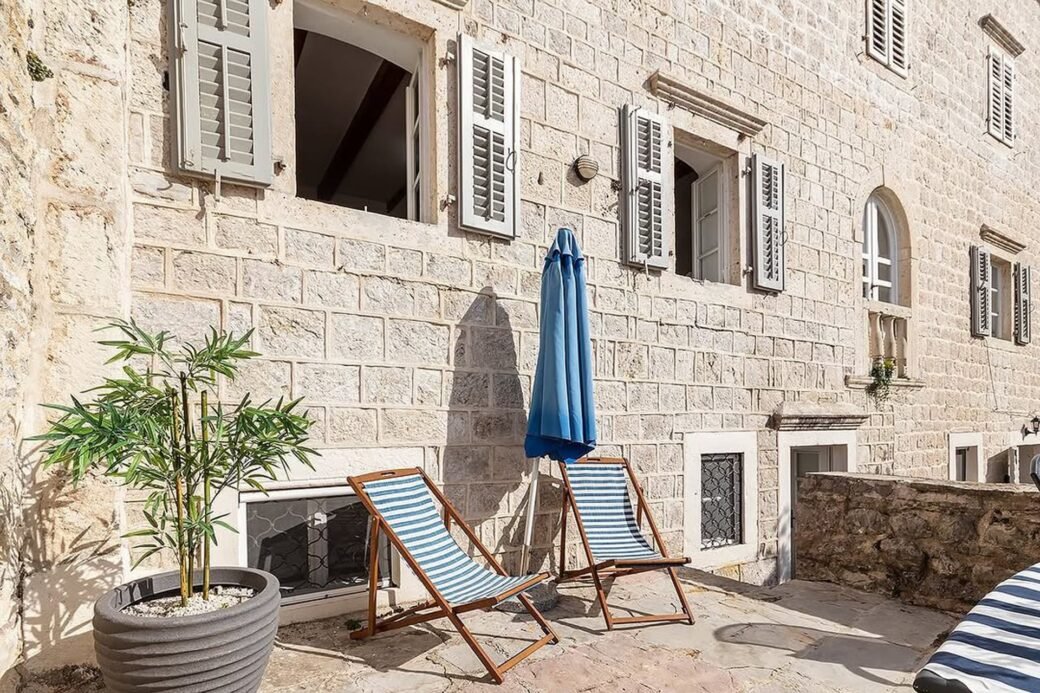 townhouse-perast-second-line-sea-11