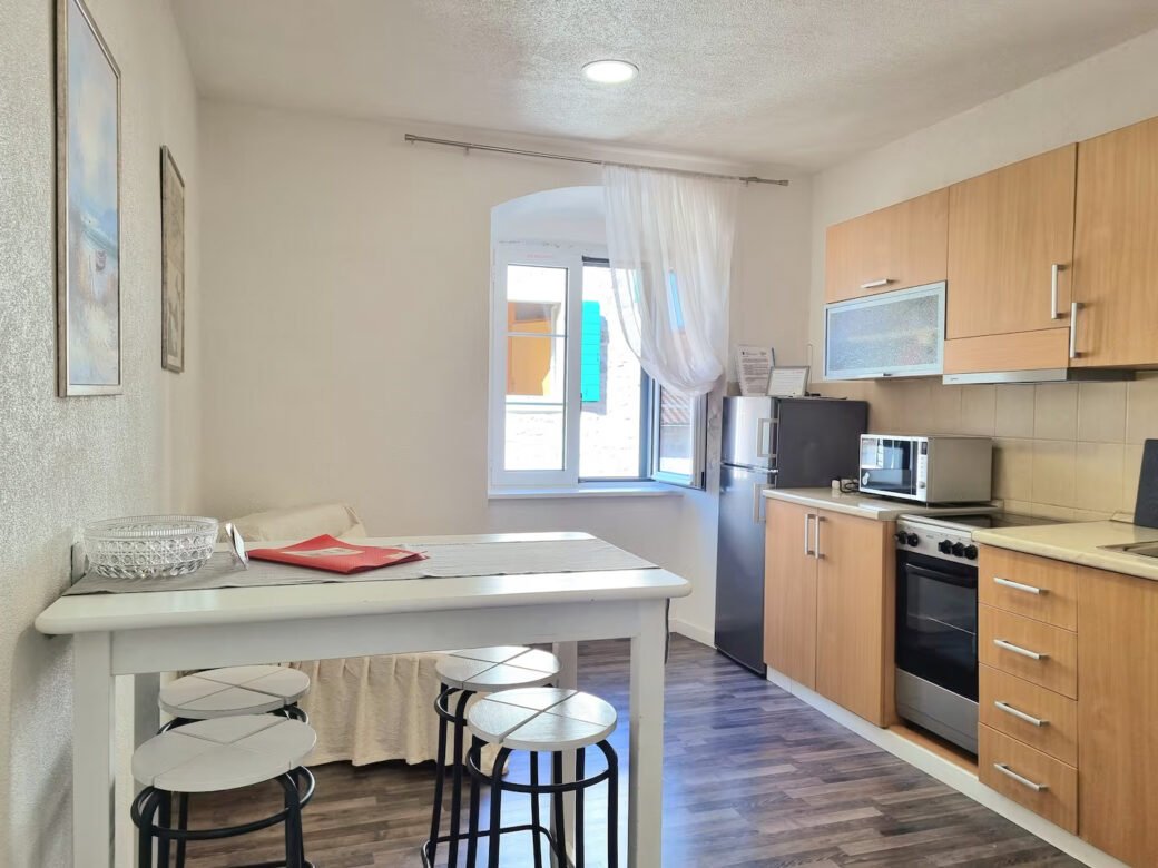 seafront-view-kotor-old-town-apartment-13