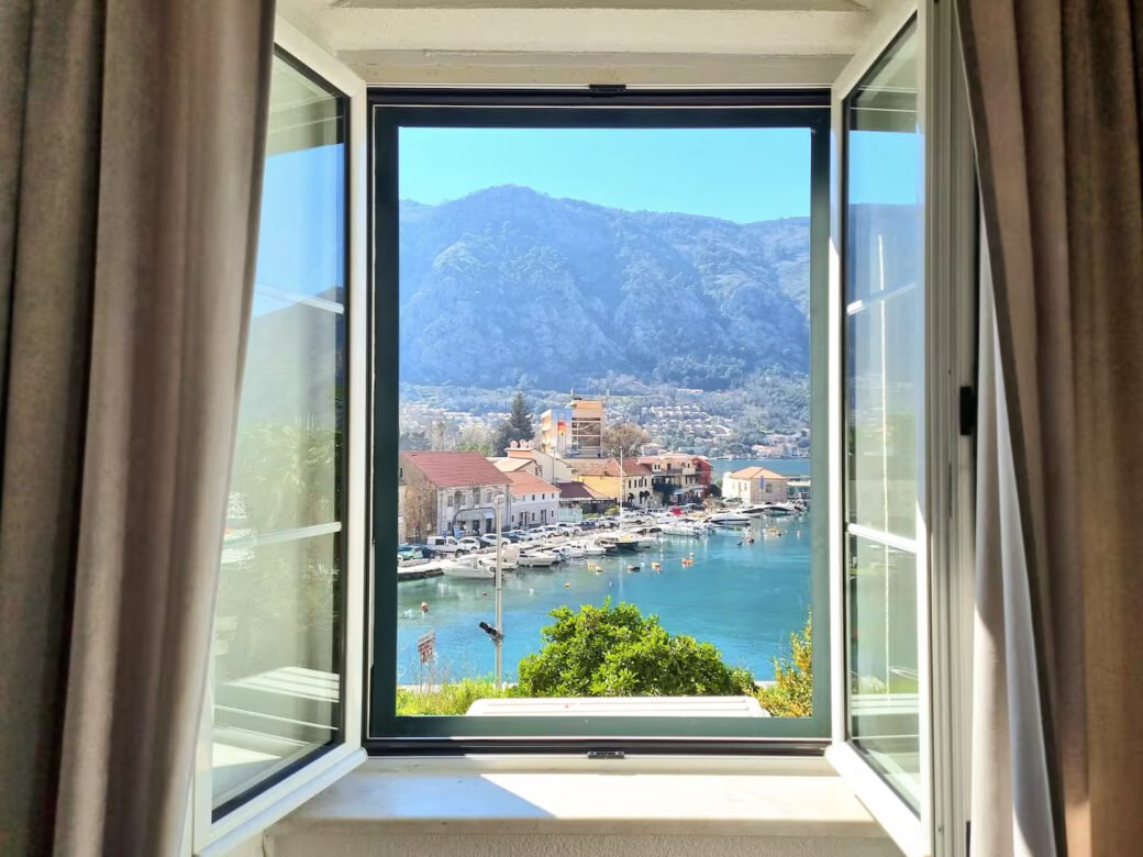 seafront-view-kotor-old-town-apartment-20