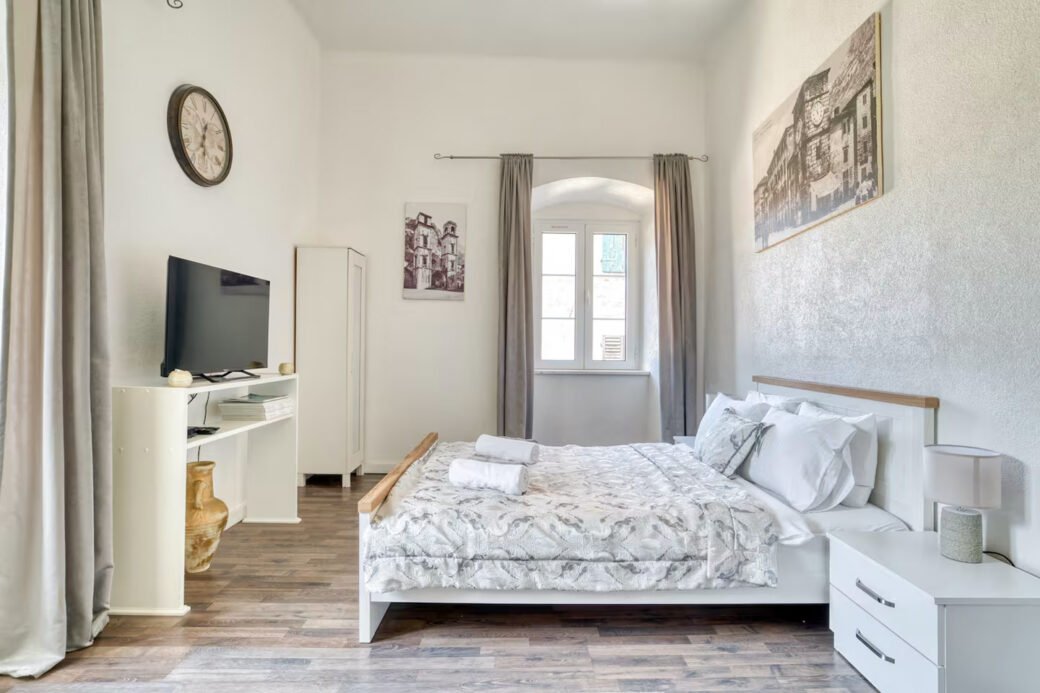 seafront-view-kotor-old-town-apartment-3