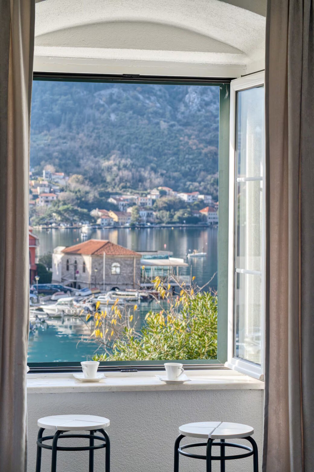 seafront-view-kotor-old-town-apartment-4