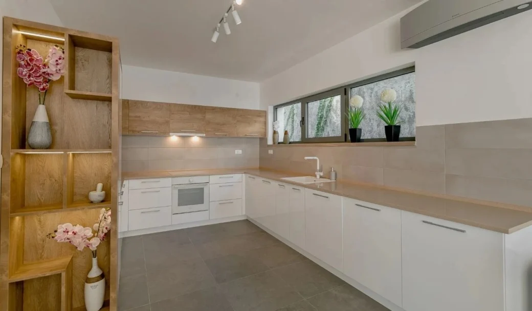 herceg-novi-njivice-villa-four-bedroom-236-sqm-montenegro-for-sale-V-03196 (11)