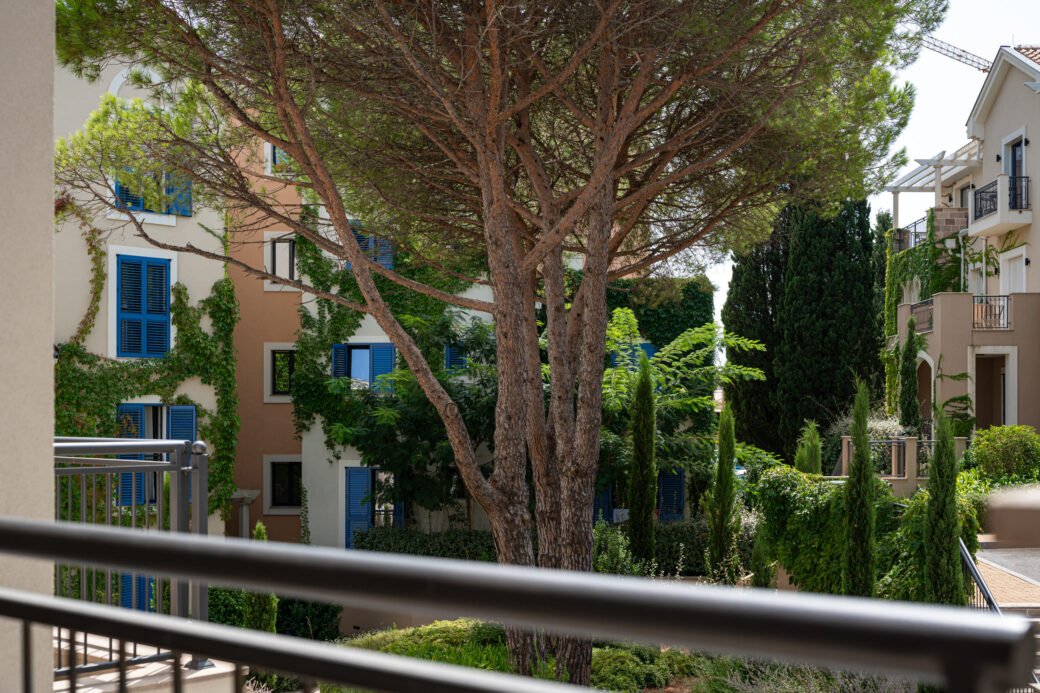 Lustica 1 bed 10