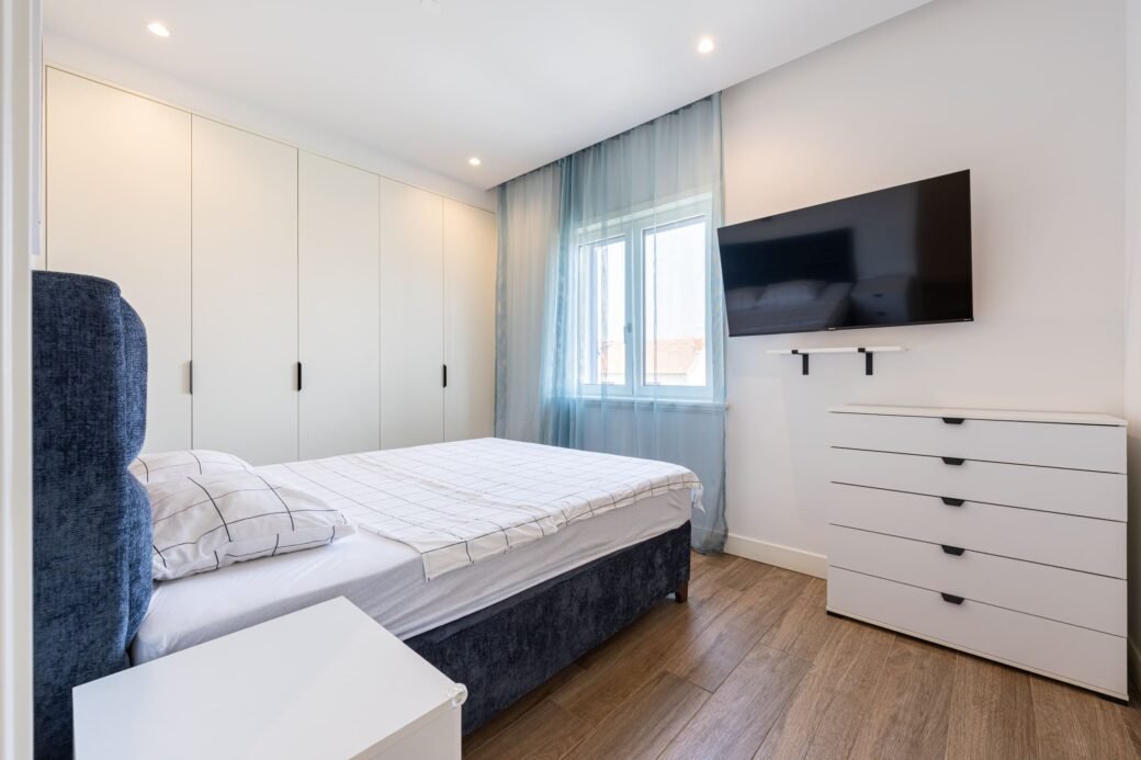 Lustica 1 bed 12