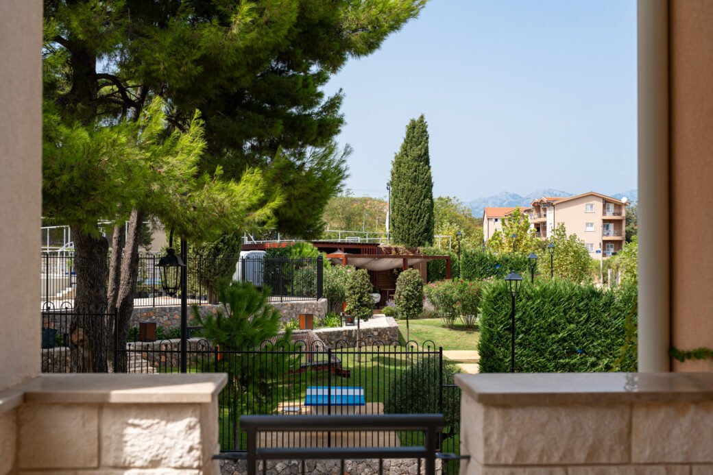 Lustica 1 bed 8