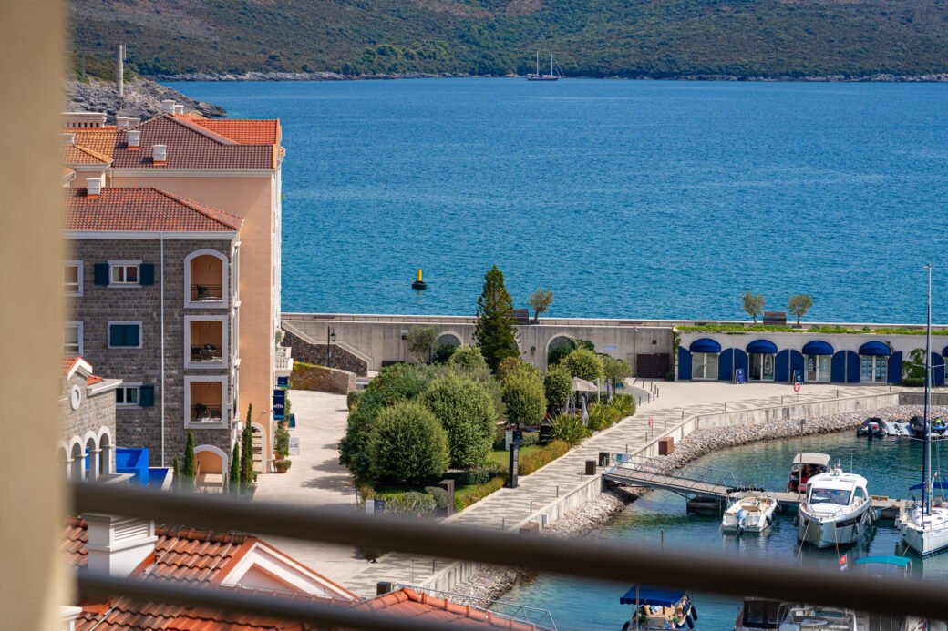 Lustica 3 bed 18