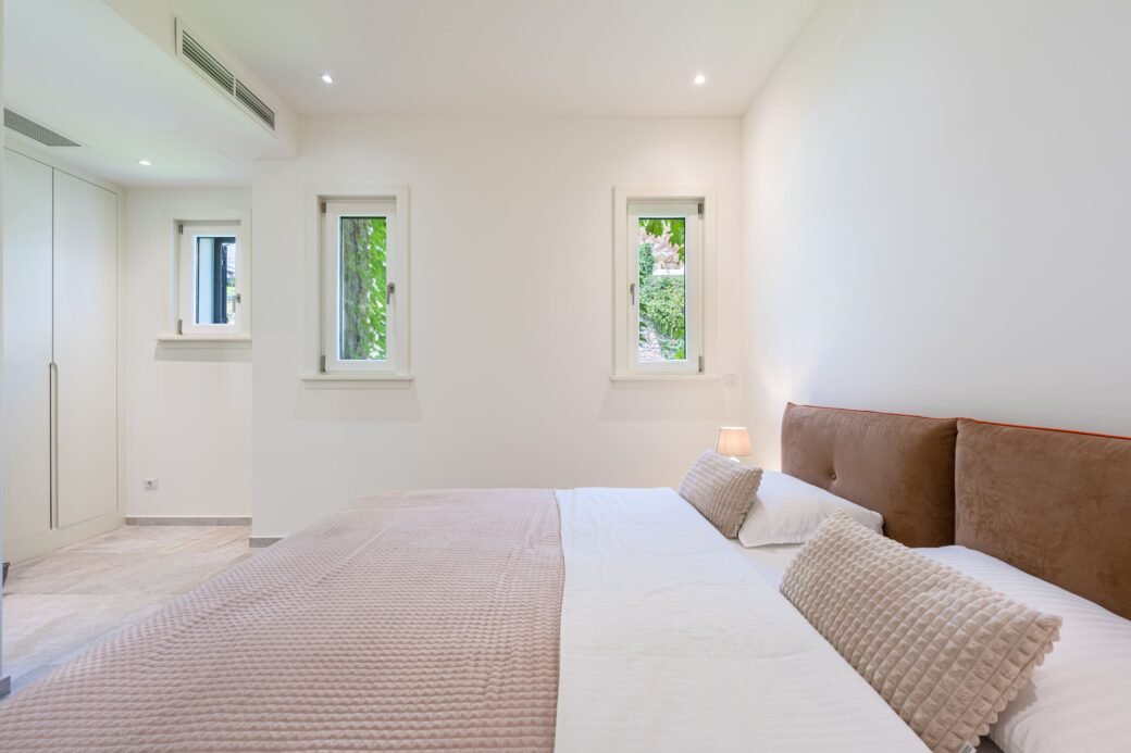 Lustica 3 bed 31