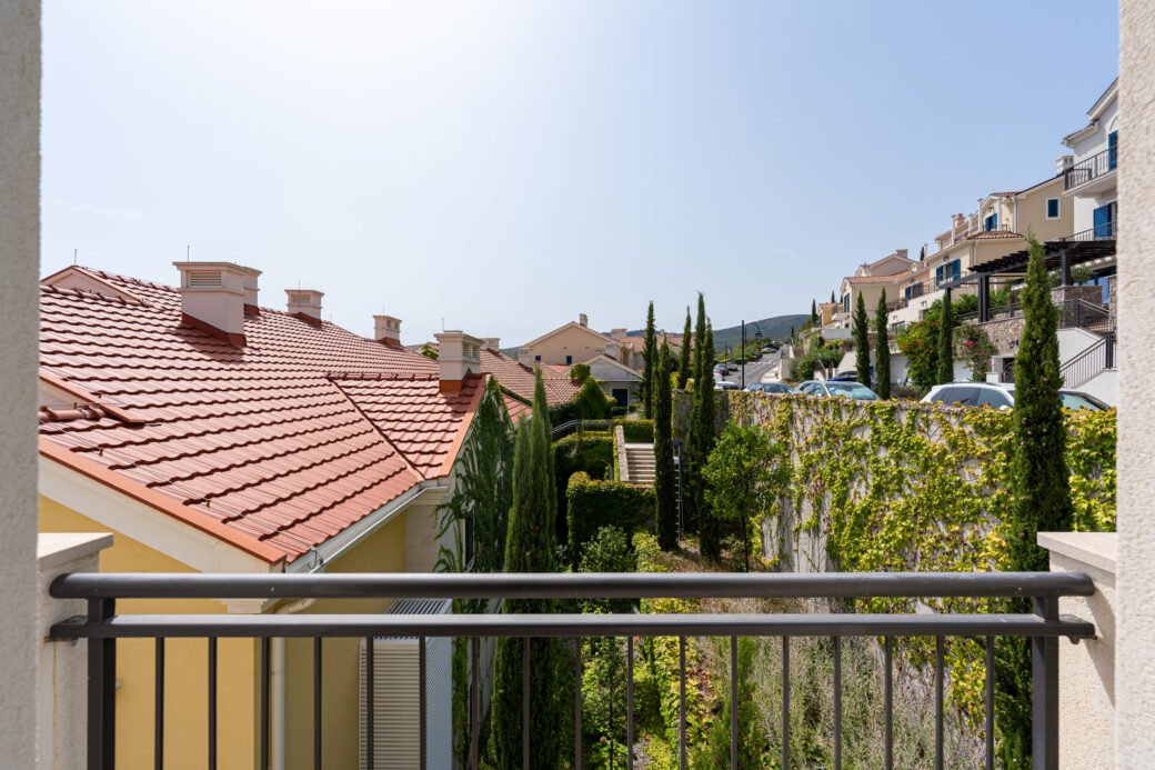 Lustica 3 bed 35