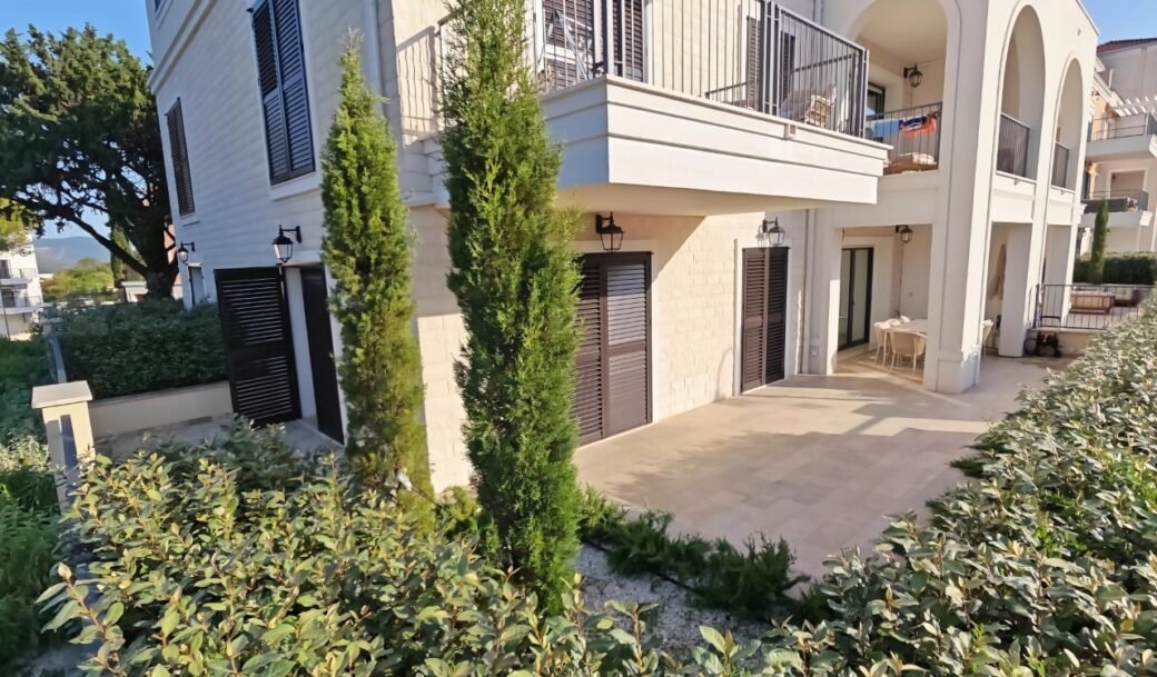 tivat-lustica-bay-apartment-two-bedroom-98-sqm-montenegro-for-sale-A-03244 (9)